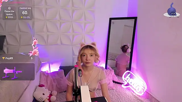 Snapshot of JuliethMoss chatting on October 1, 2025, 8:35 pm JuliethMoss online show from October 1, 2025, 8:35 pm