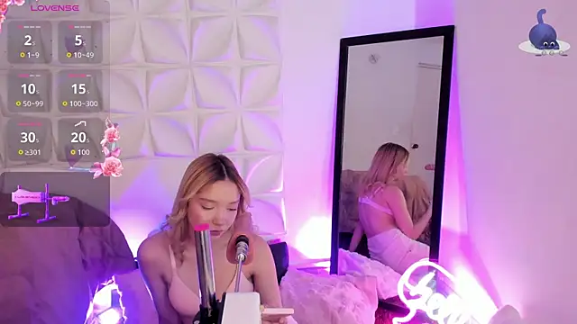 Snapshot of JuliethMoss chatting on September 23, 2025, 8:27 pm JuliethMoss online show from September 23, 2025, 8:27 pm