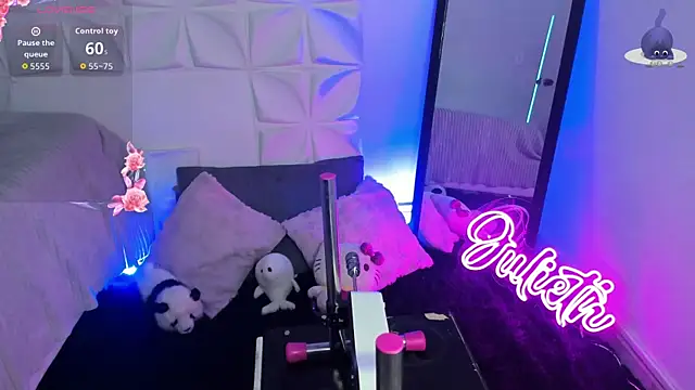 Snapshot of JuliethMoss chatting on October 21, 2025, 9:03 pm JuliethMoss online show from October 21, 2025, 9:03 pm