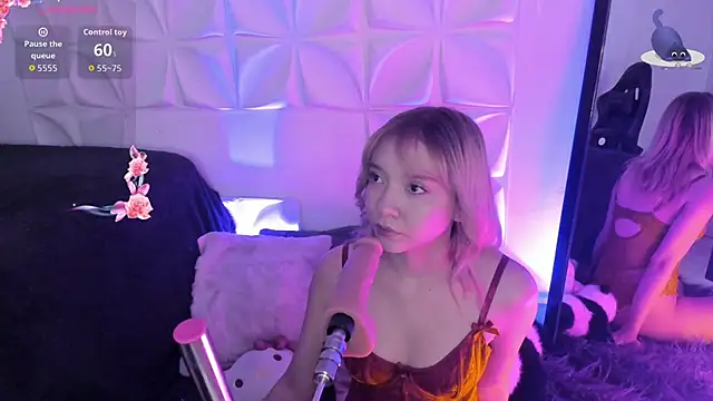 Snapshot of JuliethMoss chatting on October 25, 2025, 8:31 pm JuliethMoss online show from October 25, 2025, 8:31 pm