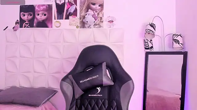 JuliethMoss online show from November 13, 2025, 8:24 pm