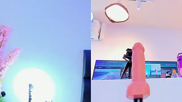 Snapshot of maily_zanss chatting on February 19, 2026, 8:06 pm maily zanss online show from February 19, 2026, 8:06 pm