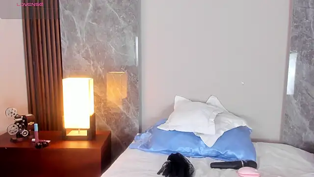 Snapshot of Emma_hunter_ chatting on October 29, 2025, 4:00 am Emma hunter  online show from October 29, 2025, 4:00 am