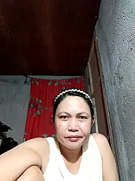 Snapshot of Everleigh_mom chatting on September 23, 2025, 10:22 am Everleigh mom online show from September 23, 2025, 10:22 am