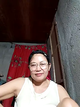 Snapshot of Everleigh_mom chatting on October 23, 2025, 8:13 am Everleigh mom online show from October 23, 2025, 8:13 am