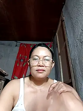 Snapshot of Everleigh_mom chatting on October 22, 2025, 8:03 am Everleigh mom online show from October 22, 2025, 8:03 am