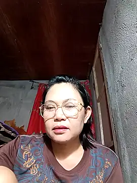 Snapshot of Everleigh_mom chatting on October 29, 2025, 11:09 am Everleigh mom online show from October 29, 2025, 11:09 am