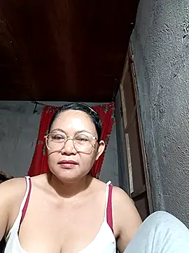 Snapshot of Everleigh_mom chatting on October 28, 2025, 7:46 pm Everleigh mom online show from October 28, 2025, 7:46 pm