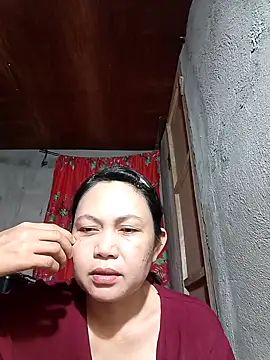 Snapshot of Everleigh_mom chatting on October 6, 2025, 10:38 am Everleigh mom online show from October 6, 2025, 10:38 am