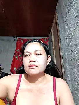 Snapshot of Everleigh_mom chatting on October 1, 2025, 5:34 am Everleigh mom online show from October 1, 2025, 5:34 am