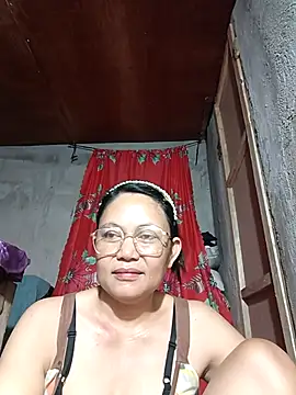 Snapshot of Everleigh_mom chatting on September 18, 2025, 7:55 am Everleigh mom online show from September 18, 2025, 7:55 am