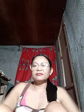 Snapshot of Everleigh_mom chatting on October 23, 2025, 8:18 pm Everleigh mom online show from October 23, 2025, 8:18 pm