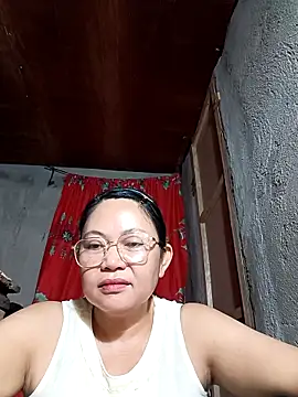 Snapshot of Everleigh_mom chatting on October 22, 2025, 8:08 pm Everleigh mom online show from October 22, 2025, 8:08 pm