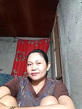 Snapshot of Everleigh_mom chatting on October 8, 2025, 1:34 pm Everleigh mom online show from October 8, 2025, 1:34 pm