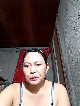 Snapshot of Everleigh_mom chatting on October 27, 2025, 1:28 am Everleigh mom online show from October 27, 2025, 1:28 am