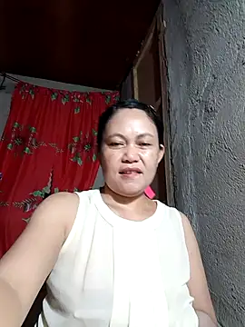 Snapshot of Everleigh_mom chatting on October 11, 2025, 4:13 am Everleigh mom online show from October 11, 2025, 4:13 am