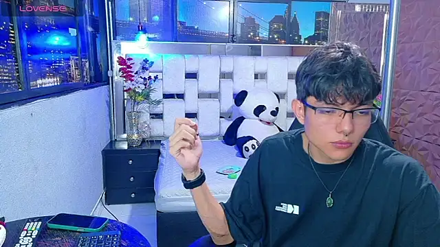 alandelrey57 online show from December 5, 2025, 4:22 am