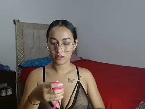 KatyCoupleHot online show from October 23, 2025, 9:35 pm