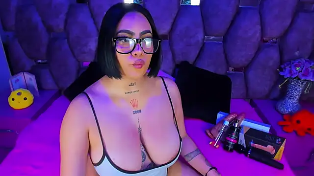 nikky latin online show from October 15, 2025, 3:49 am