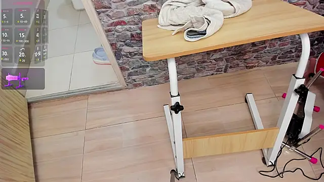 Snapshot of ALYANNA_HOT_ chatting on October 7, 2025, 12:17 pm ALYANNA HOT  online show from October 7, 2025, 12:17 pm