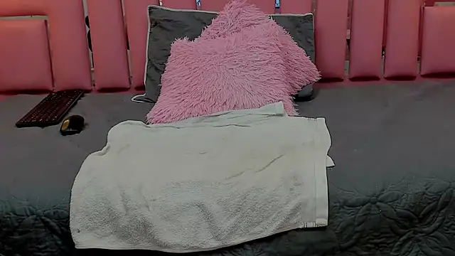 Snapshot of ALYANNA_HOT_ chatting on September 21, 2025, 12:43 pm ALYANNA HOT  online show from September 21, 2025, 12:43 pm