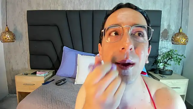 Lauran Xe online show from October 29, 2025, 11:42 am