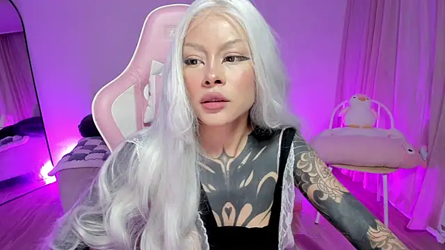 Snapshot of AlinaLukyanova chatting on September 23, 2025, 3:35 am AlinaLukyanova online show from September 23, 2025, 3:35 am