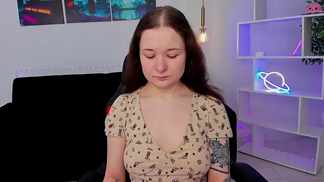 NancyJonson online show from November 11, 2025, 3:34 am