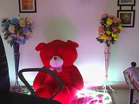 Snapshot of Hotti_figure chatting on September 20, 2025, 10:37 pm Hotti figure online show from September 20, 2025, 10:37 pm