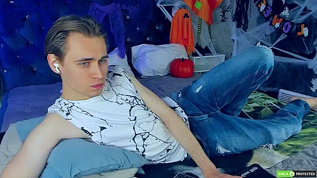 WilliamDyson online show from October 19, 2025, 4:04 am