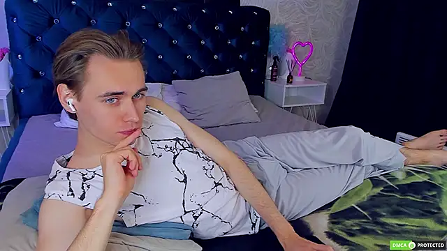 WilliamDyson online show from September 29, 2025, 3:24 am