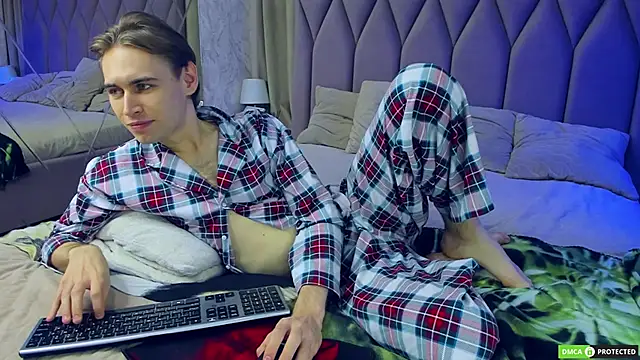 WilliamDyson online show from September 18, 2025, 3:09 am