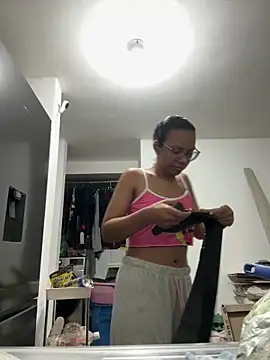 Valen1800 online show from February 13, 2026, 11:05 pm