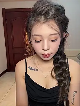 tuanzi125216 online show from October 16, 2025, 5:05 am