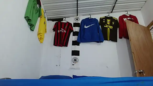 skinny23cm online show from February 12, 2026, 2:17 pm