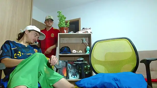 Snapshot of skinny23cm chatting on October 18, 2025, 10:50 am skinny23cm online show from October 18, 2025, 10:50 am