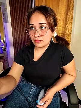 sara-lopez1 online show from September 23, 2025, 2:24 pm