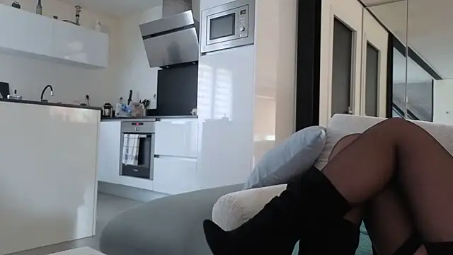 bellemasquer online show from February 7, 2026, 12:35 pm