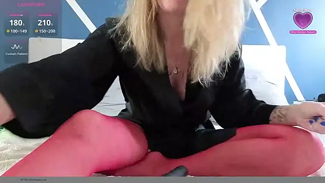 Snapshot of bellemasquer chatting on October 9, 2025, 12:06 pm bellemasquer online show from October 9, 2025, 12:06 pm