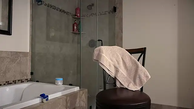 Snapshot of DERTYLAY chatting on October 24, 2025, 4:55 am DERTYLAY online show from October 24, 2025, 4:55 am