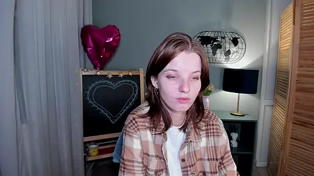 Snapshot of Madelaineses chatting on September 20, 2025, 8:19 am Madelaineses online show from September 20, 2025, 8:19 am