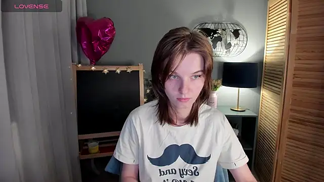 Snapshot of Madelaineses chatting on October 14, 2025, 2:39 pm Madelaineses online show from October 14, 2025, 2:39 pm