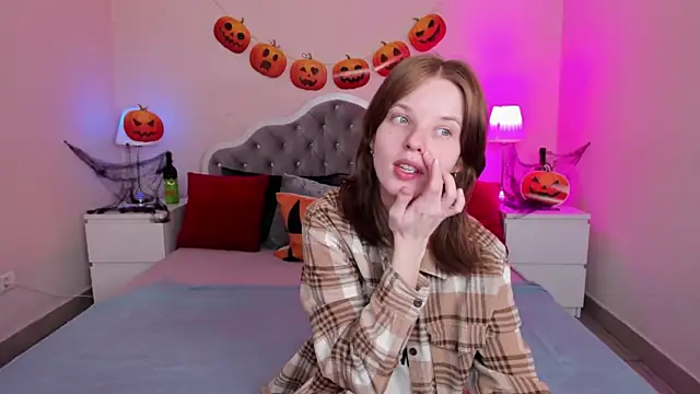 Snapshot of Madelaineses chatting on October 22, 2025, 10:04 am Madelaineses online show from October 22, 2025, 10:04 am