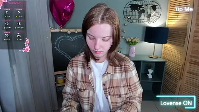 Snapshot of Madelaineses chatting on September 23, 2025, 8:32 am Madelaineses online show from September 23, 2025, 8:32 am