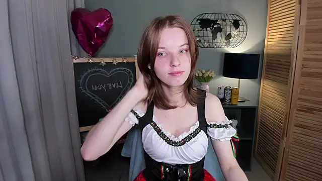 Snapshot of Madelaineses chatting on September 27, 2025, 8:42 am Madelaineses online show from September 27, 2025, 8:42 am