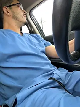 Dwizzlerperizzlee online show from April 13, 2026, 4:44 pm