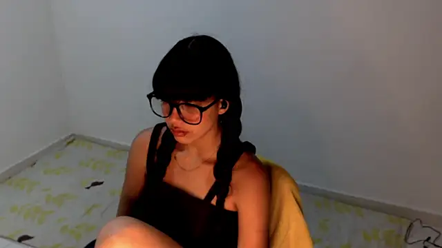 meganmiauu online show from June 1, 2026, 3:51 am