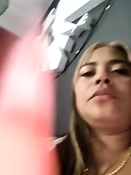 Snapshot of EmilyDuran_ chatting on October 26, 2025, 12:11 am EmilyDuran online show from October 26, 2025, 12:11 am