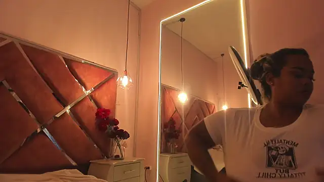 EmilyDuran  online show from April 15, 2026, 10:32 am