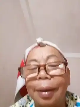 Snapshot of VangLe73 chatting on September 20, 2025, 2:11 pm VangLe73 online show from September 20, 2025, 2:11 pm